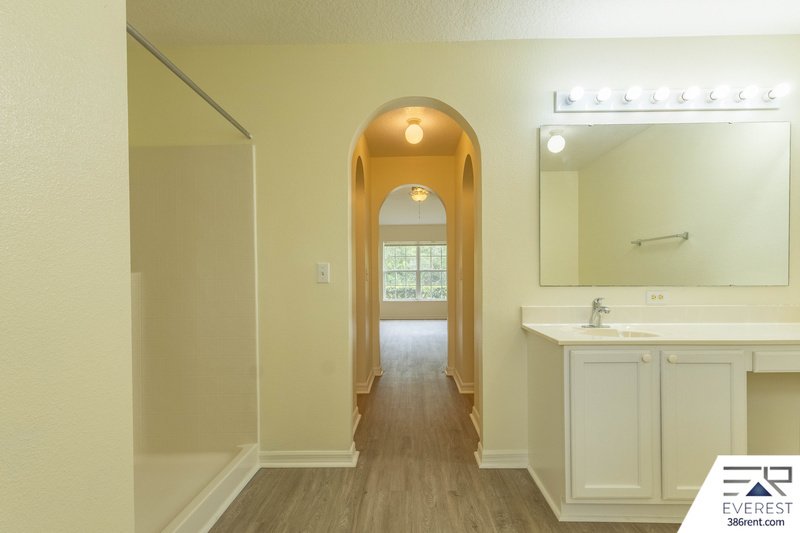 FULLY FENCED 4/2/2 IN DESIRABLE SEMINOLE WOODS property image