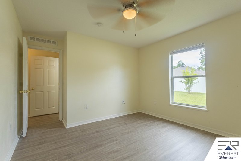 FULLY FENCED 4/2/2 IN DESIRABLE SEMINOLE WOODS property image