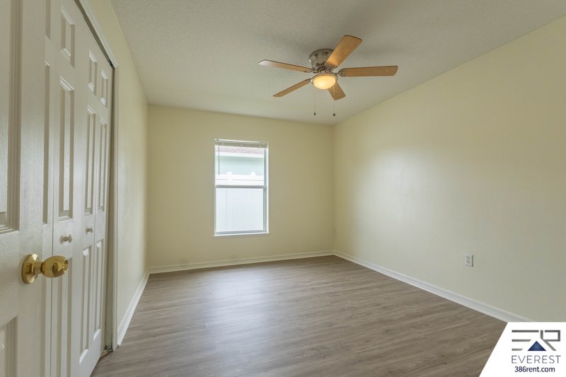 FULLY FENCED 4/2/2 IN DESIRABLE SEMINOLE WOODS property image