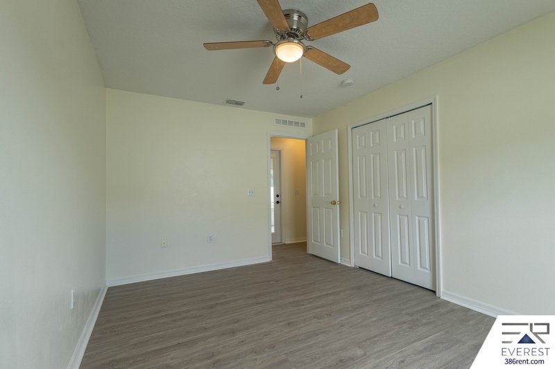 FULLY FENCED 4/2/2 IN DESIRABLE SEMINOLE WOODS property image
