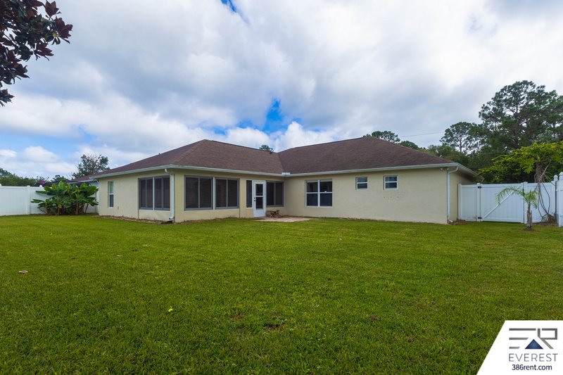 FULLY FENCED 4/2/2 IN DESIRABLE SEMINOLE WOODS property image