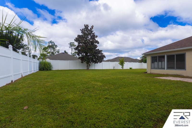 FULLY FENCED 4/2/2 IN DESIRABLE SEMINOLE WOODS property image